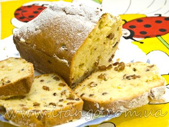 кекс с изюмом и курагой